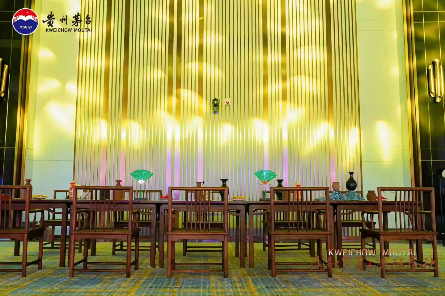 走，喝酒去！开怀畅饮！