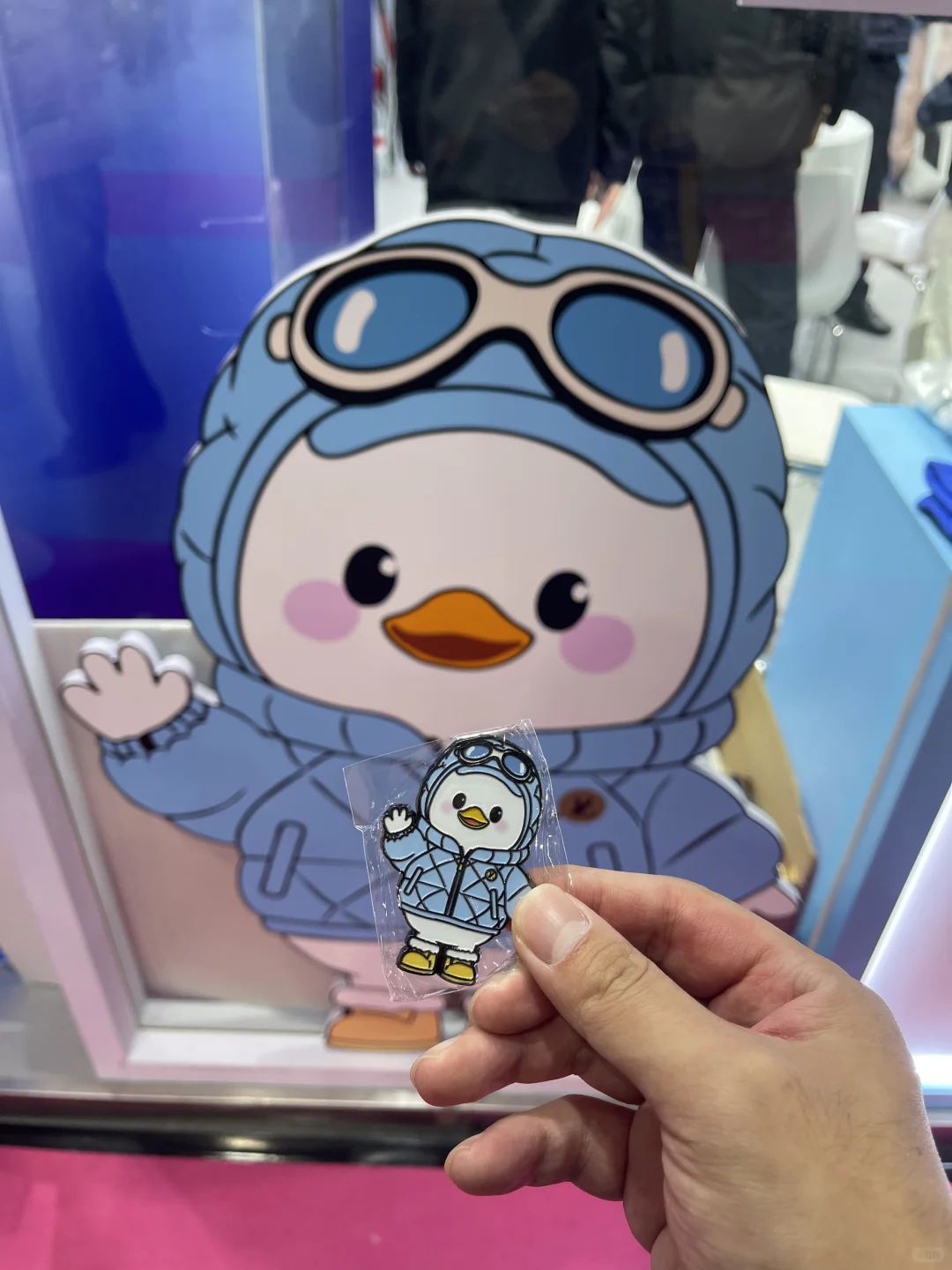 今天带设计师去逛杭州展会，拿了好多小礼品