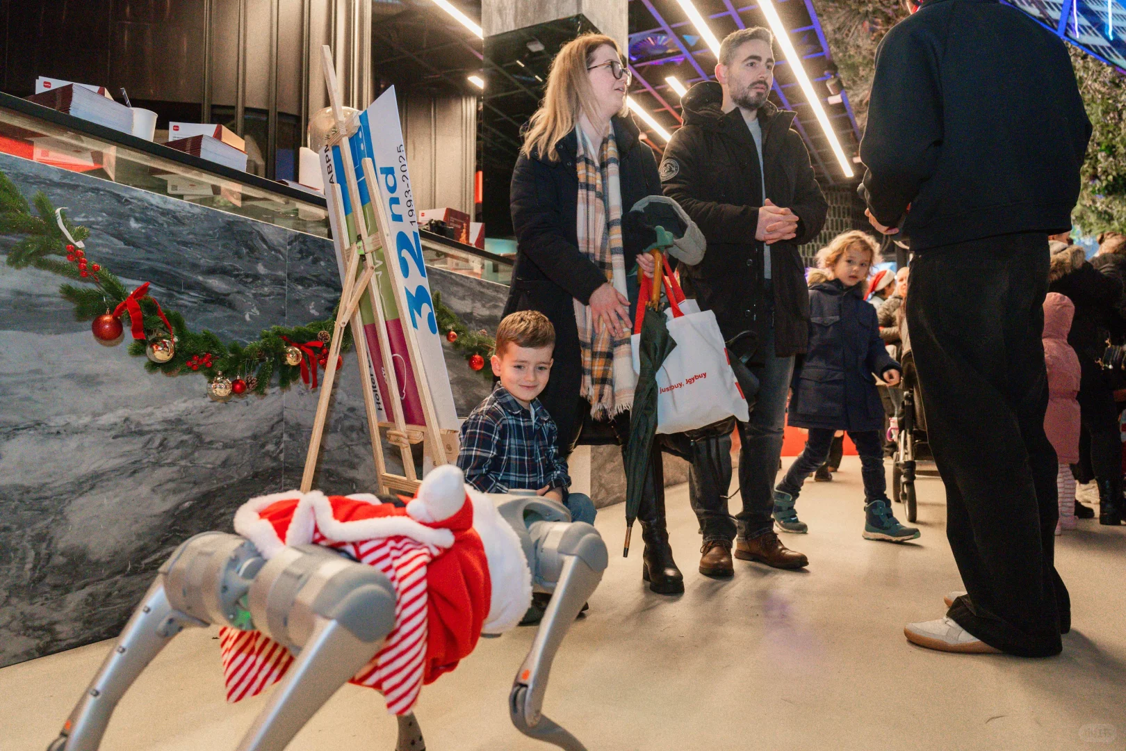 ??Joybuy圣诞快闪活动圆满举办?