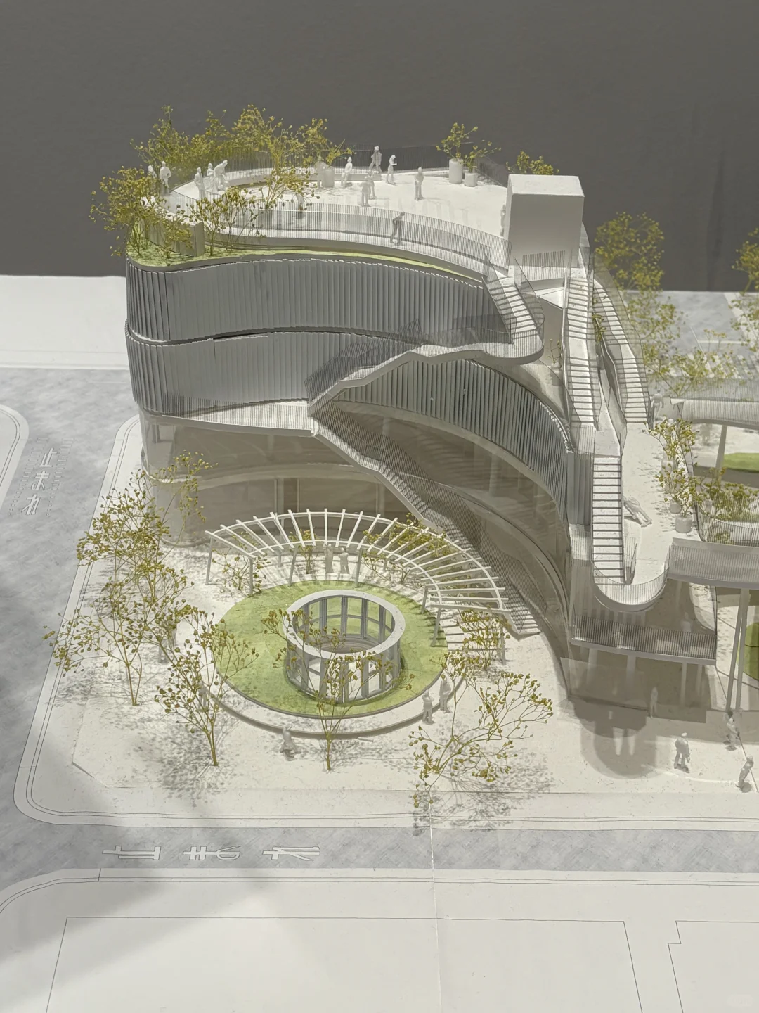 ??六本木无敌震撼的建筑艺术展