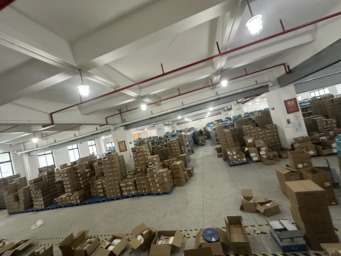 电子元器件仓库