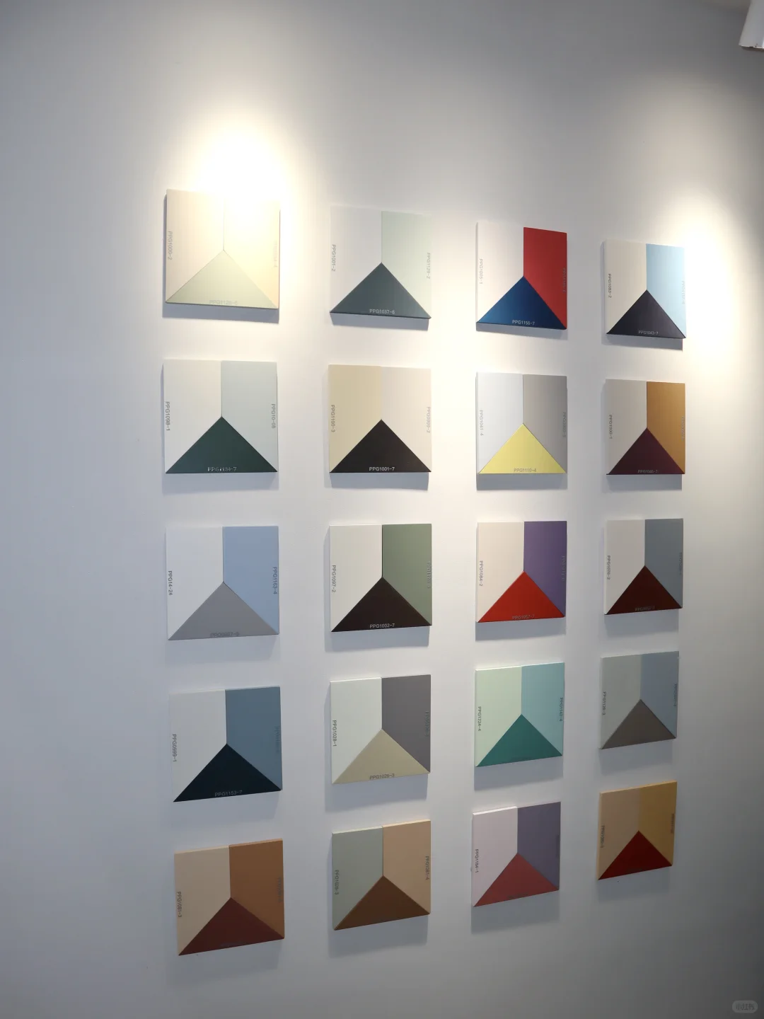 被色彩包围的一天?芬琳漆展位美到失语