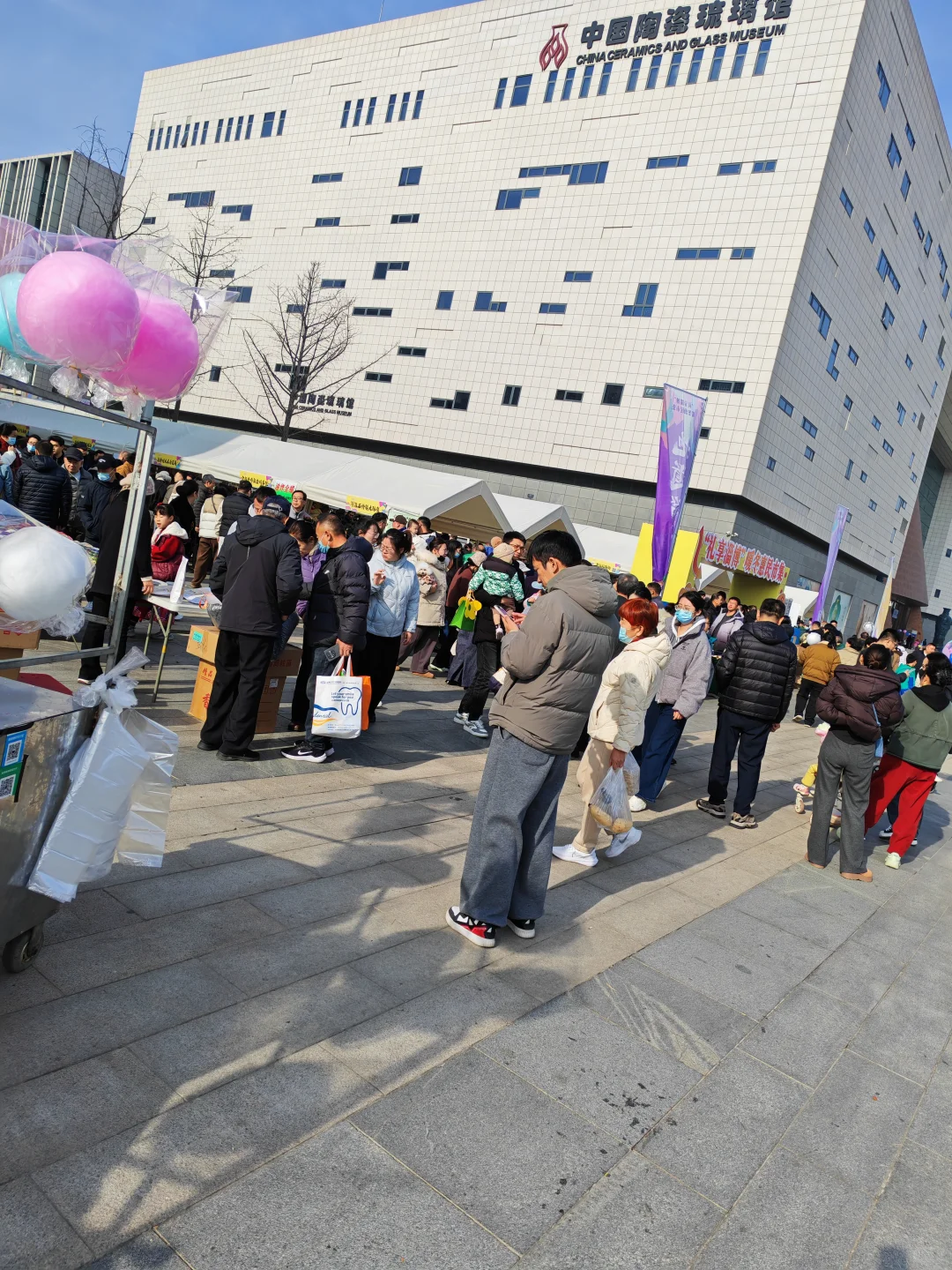 今天就是看人了