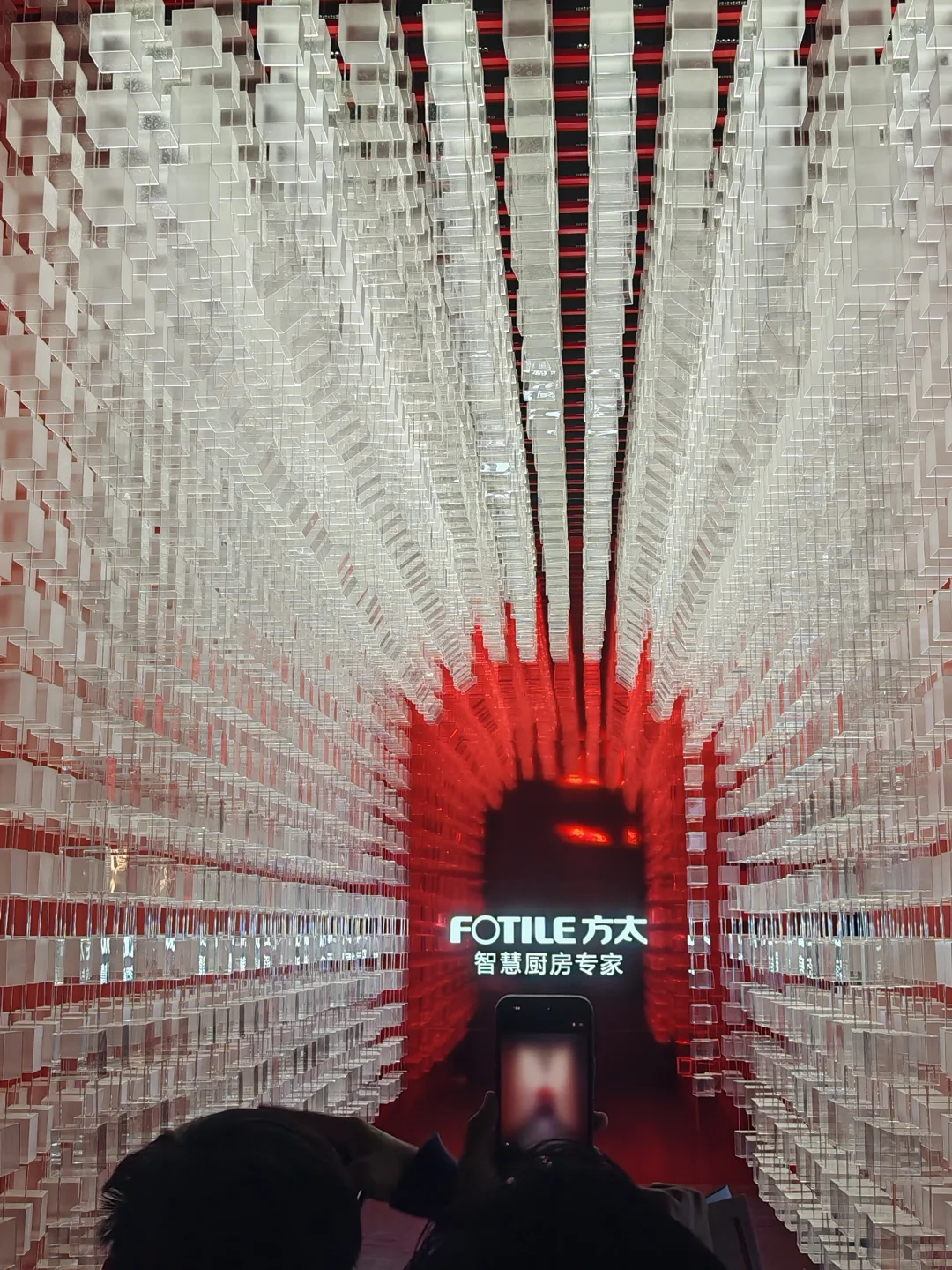 设计周每年都这样，人多的不想排队