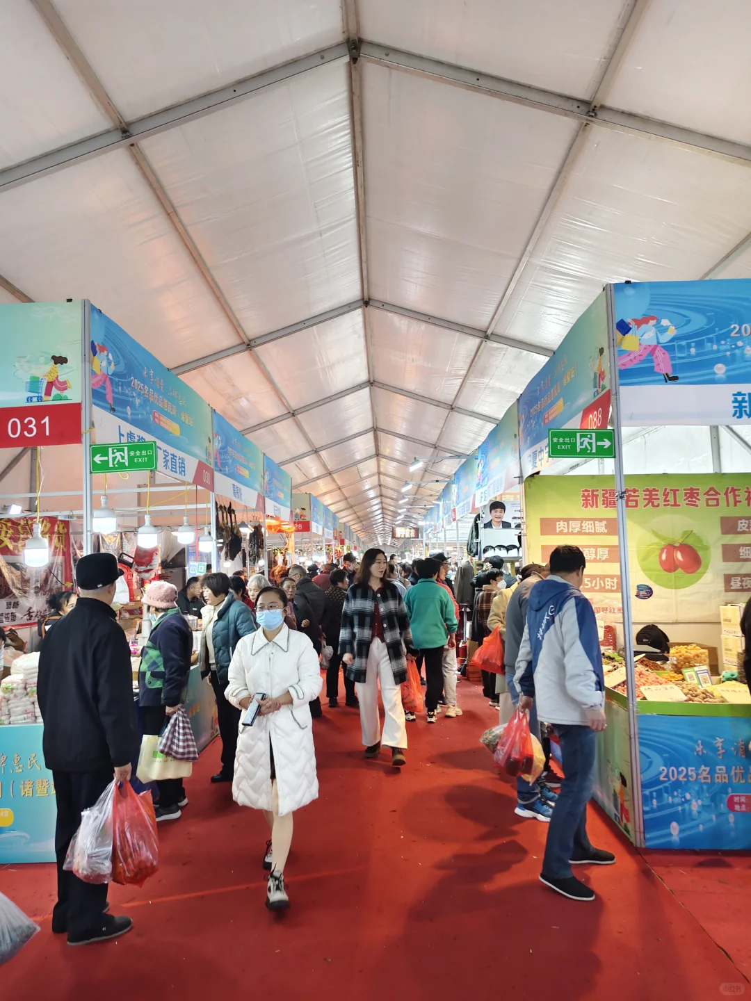 诸暨城市广场?️正热闹！赶大集一样