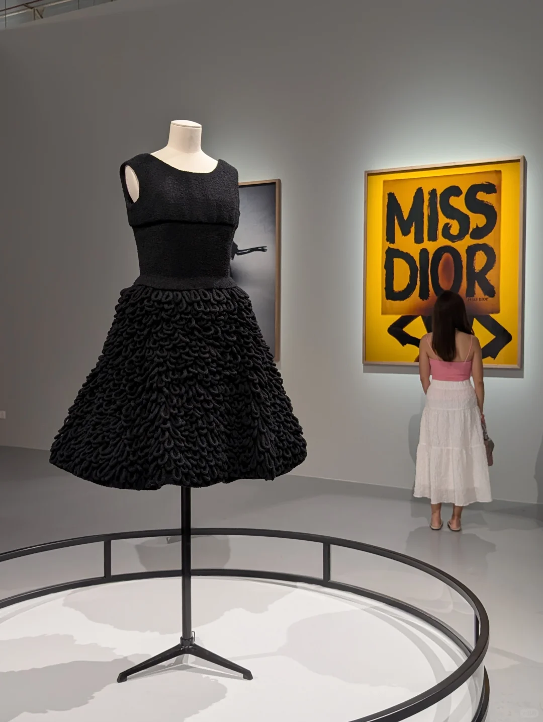 UBS x Dior高定展 | 在结构与流动之间