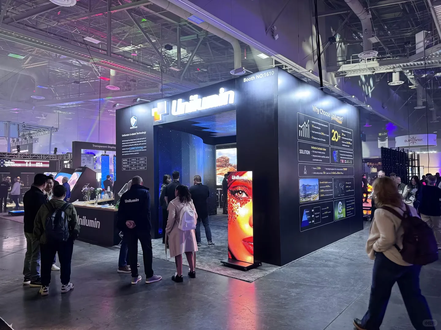 哇！这个展台也太炫了！?