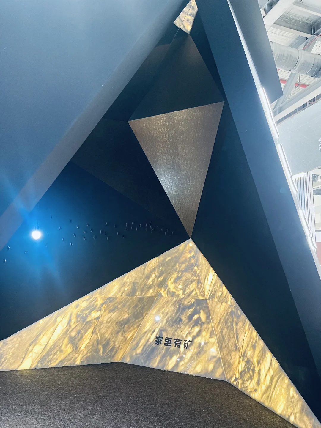 广州设计周-保利馆 有精彩但不多 人山人海