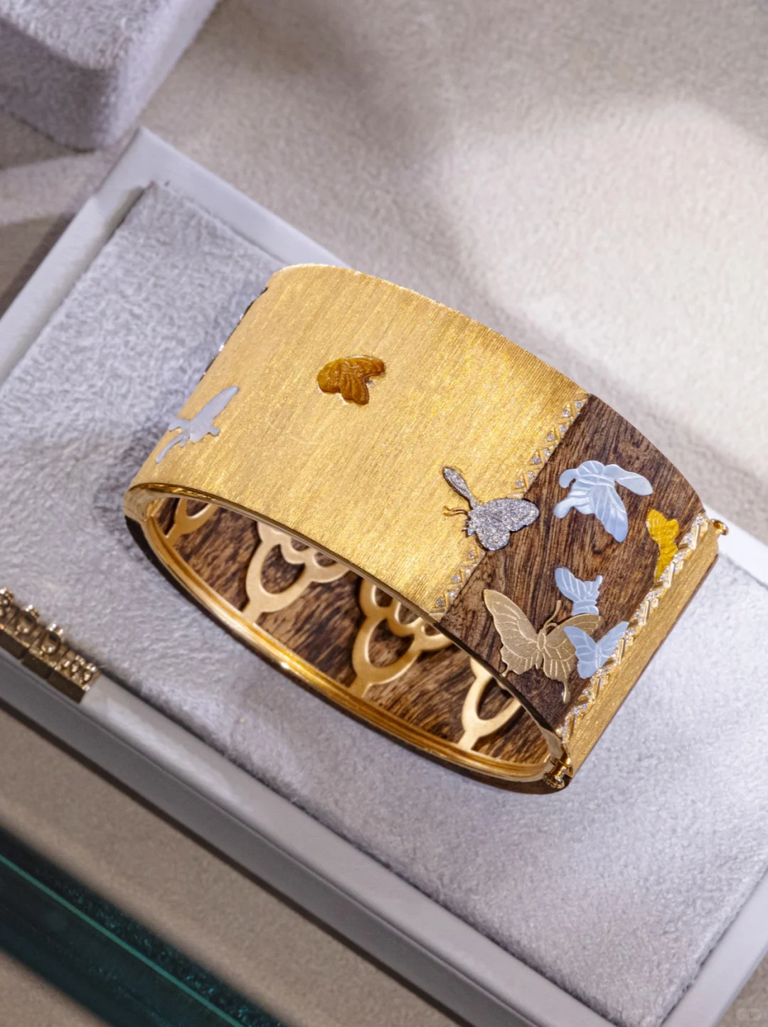 苏富比旗舰艺廊展售| 龙梓嘉CIGALONG珠宝