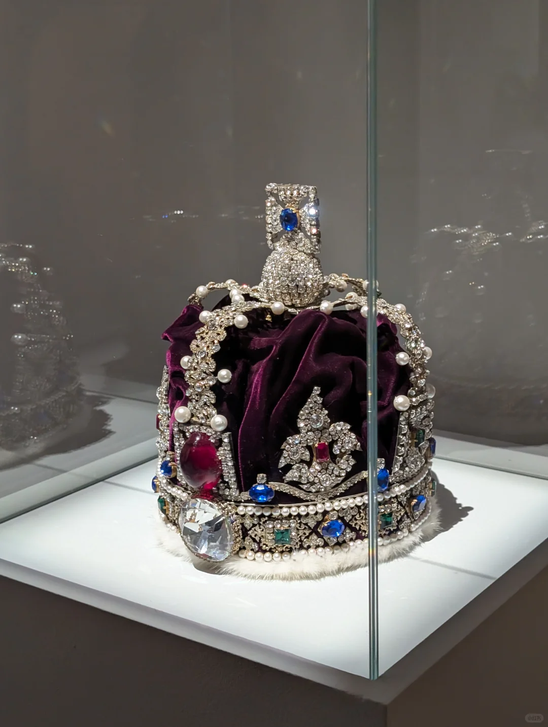 UBS x Dior高定展 | 在结构与流动之间