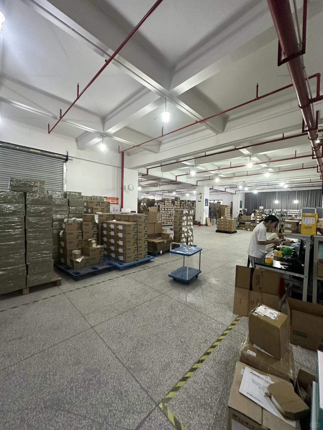 电子元器件仓库