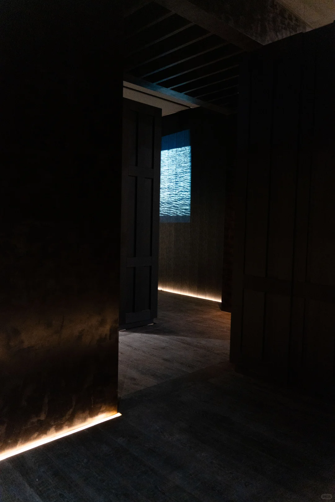 吴滨X地王｜M&O香港展，藏着会发光的地板