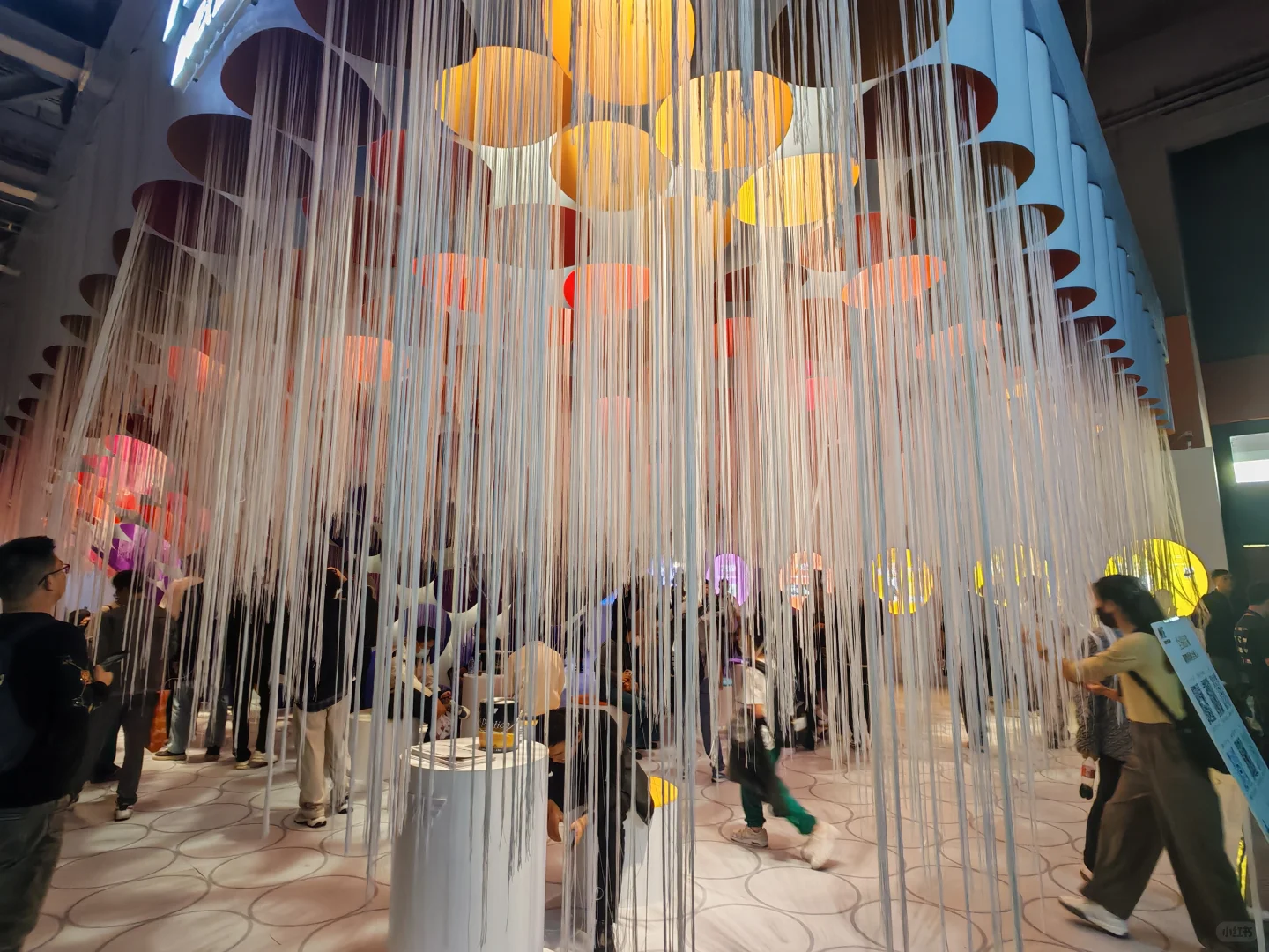 设计周每年都这样，人多的不想排队