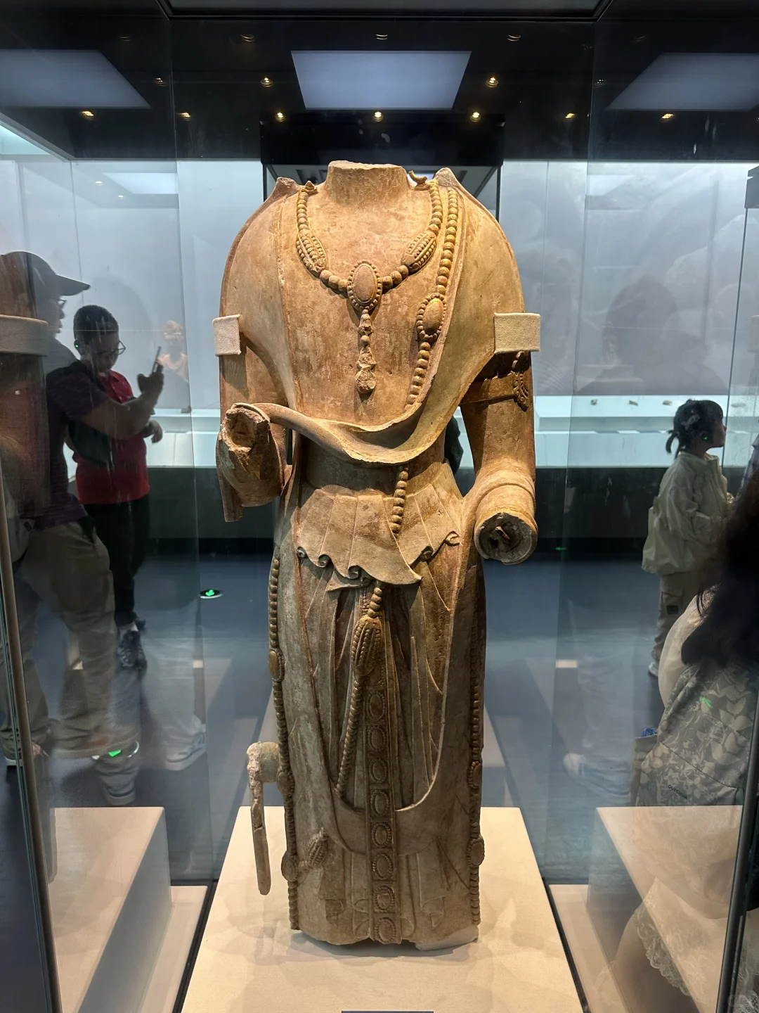 残缺的手臂 依旧可以温暖你的心房