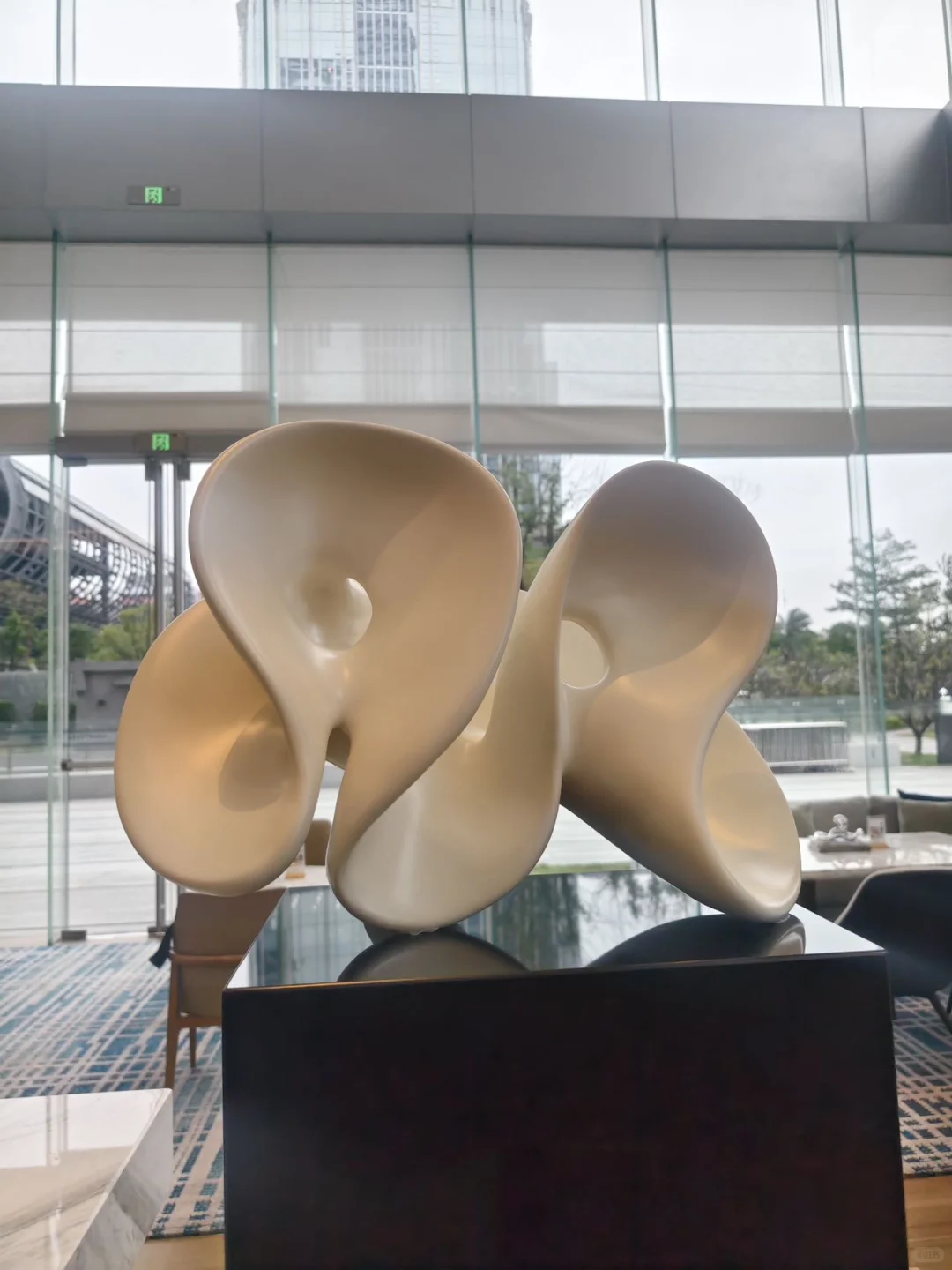 这家万怡把艺术与江景焊死了✨