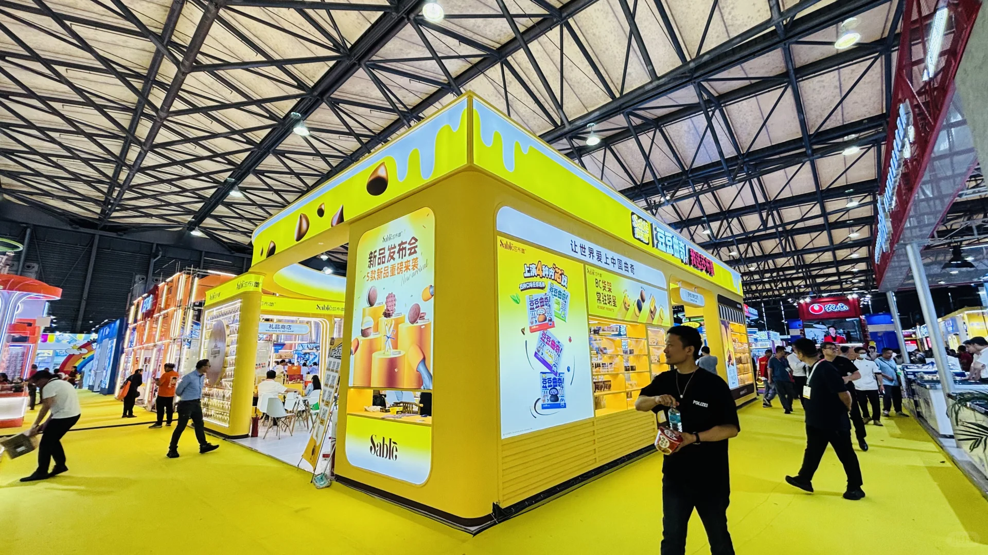 上海西雅食品展现场 ～黄色为基调的展台