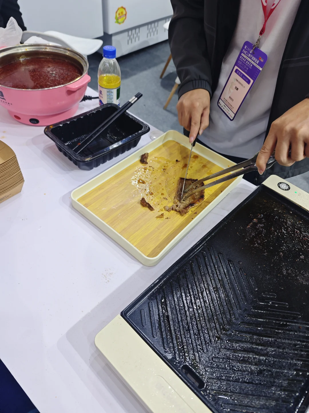 食品展能吃的不多，排队的很多