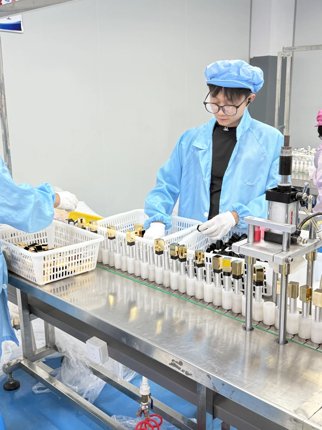 金华｜化妆品工厂，做唇彩管的一天