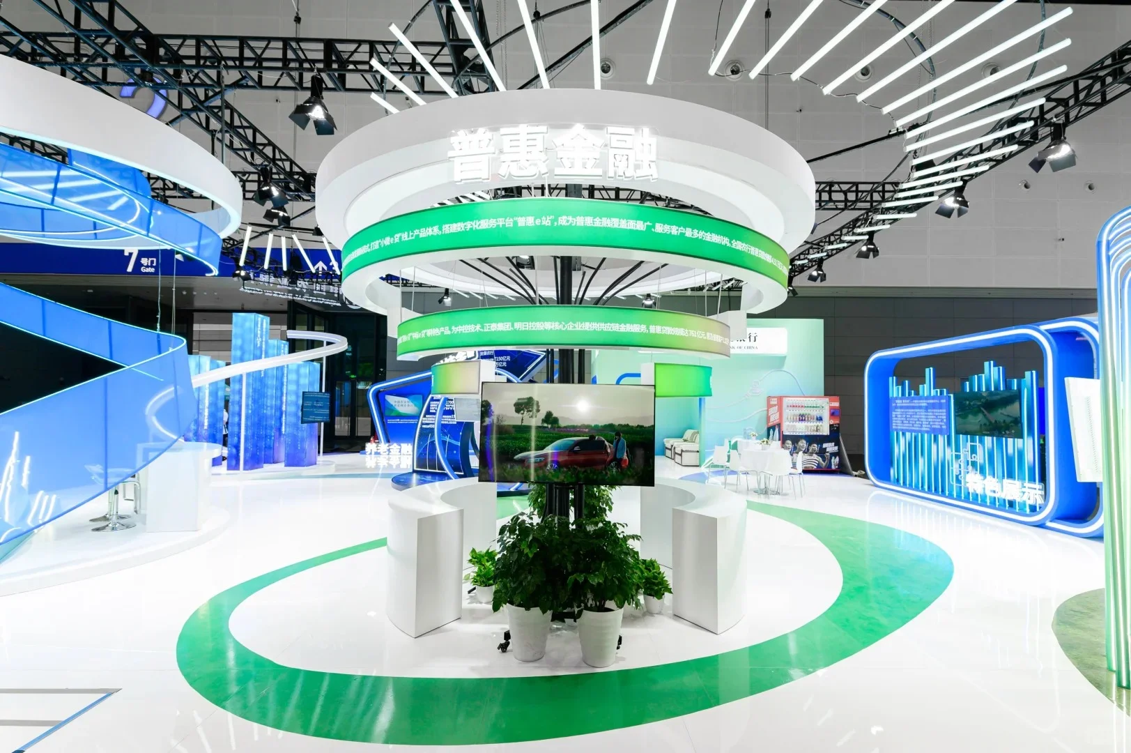 展会隐藏 C 位！支撑柱集合也太会玩了吧✨