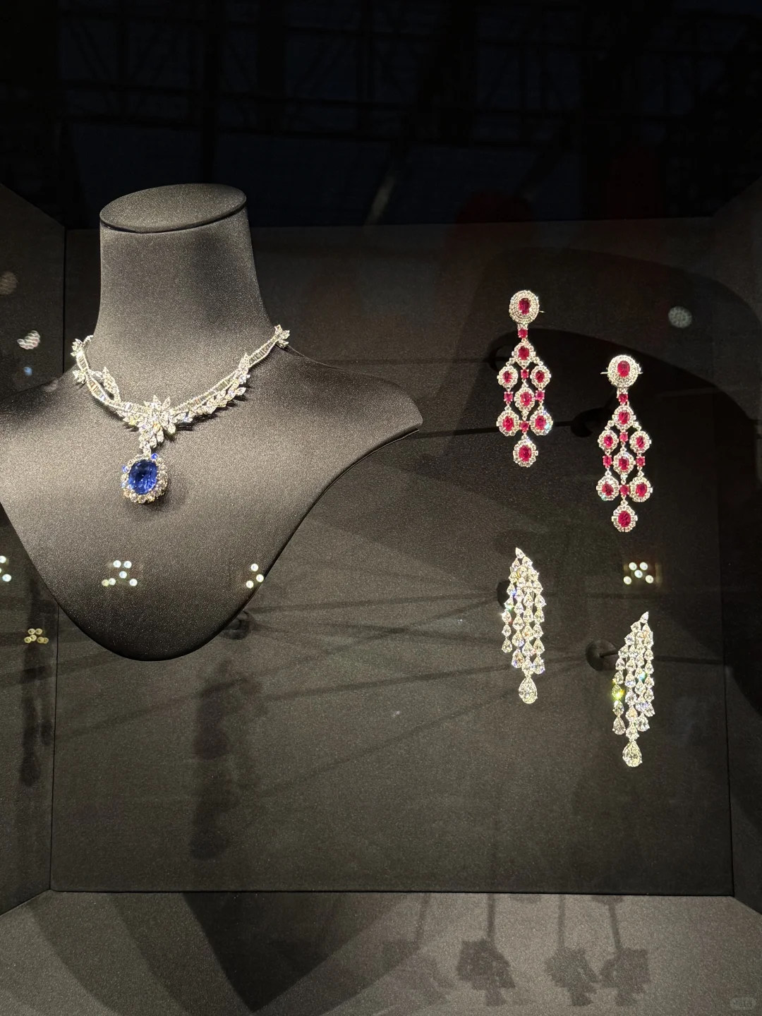 进博会最贵一条祖母绿如果加我的戒指就完美