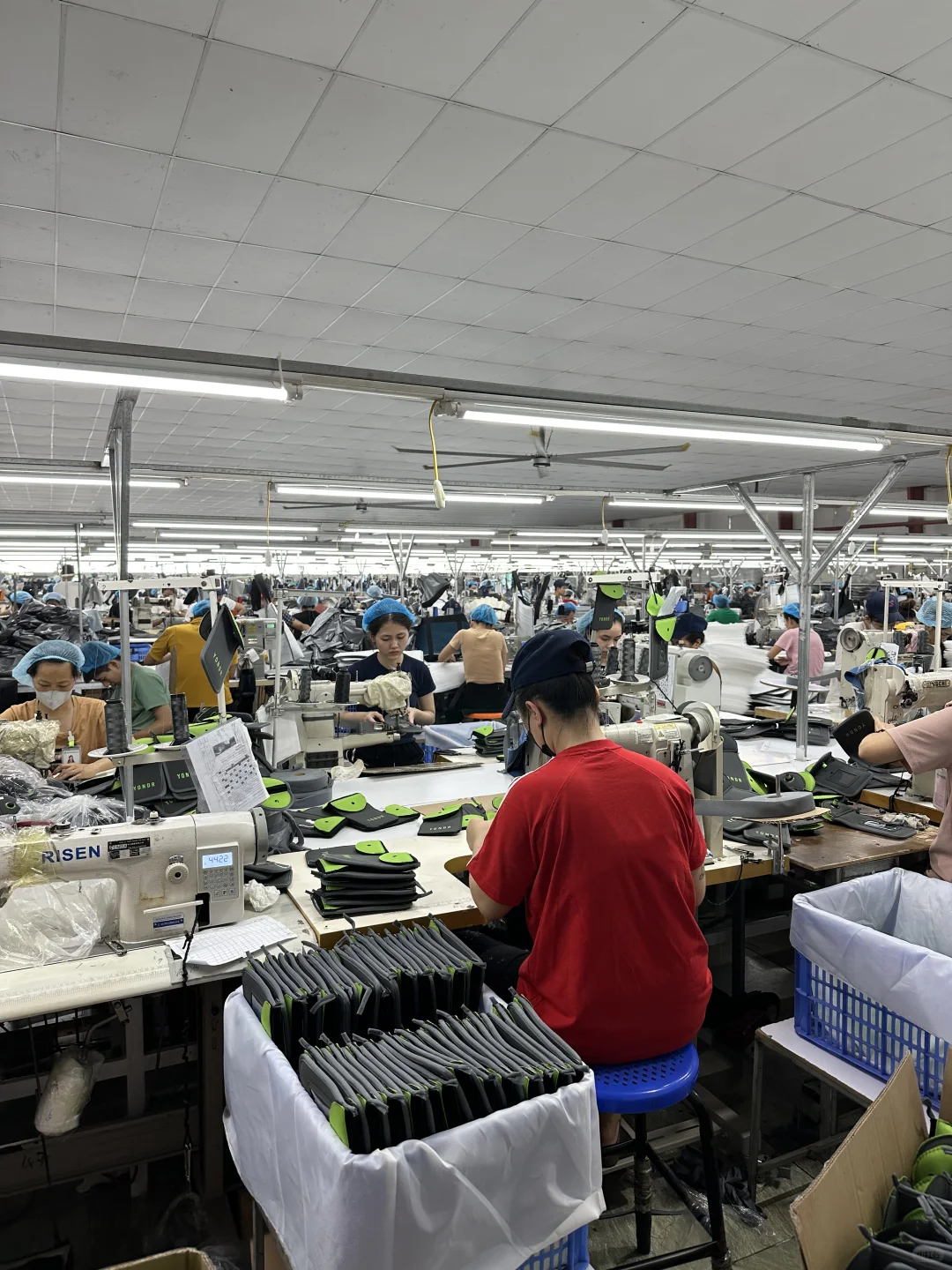 到达越南包袋厂