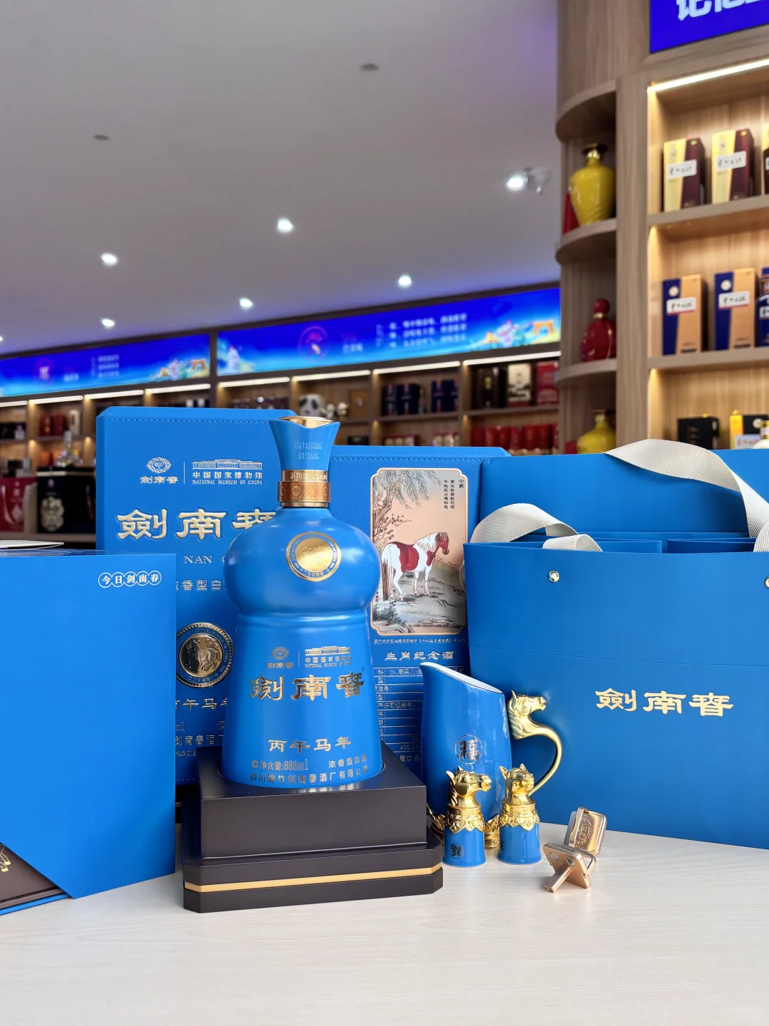 今年剑南春的马也是整上足银的马头了?