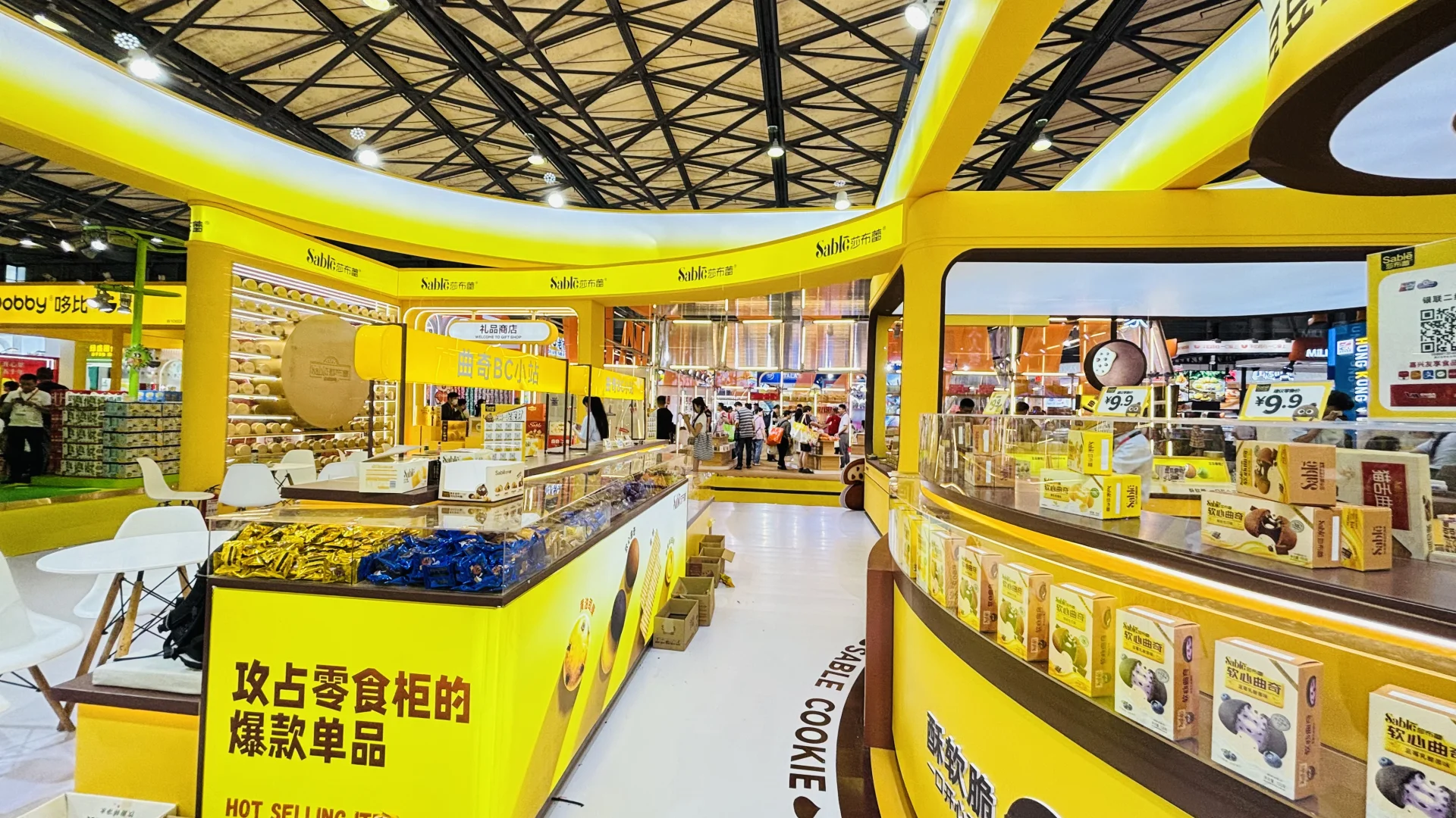 上海西雅食品展现场 ～黄色为基调的展台