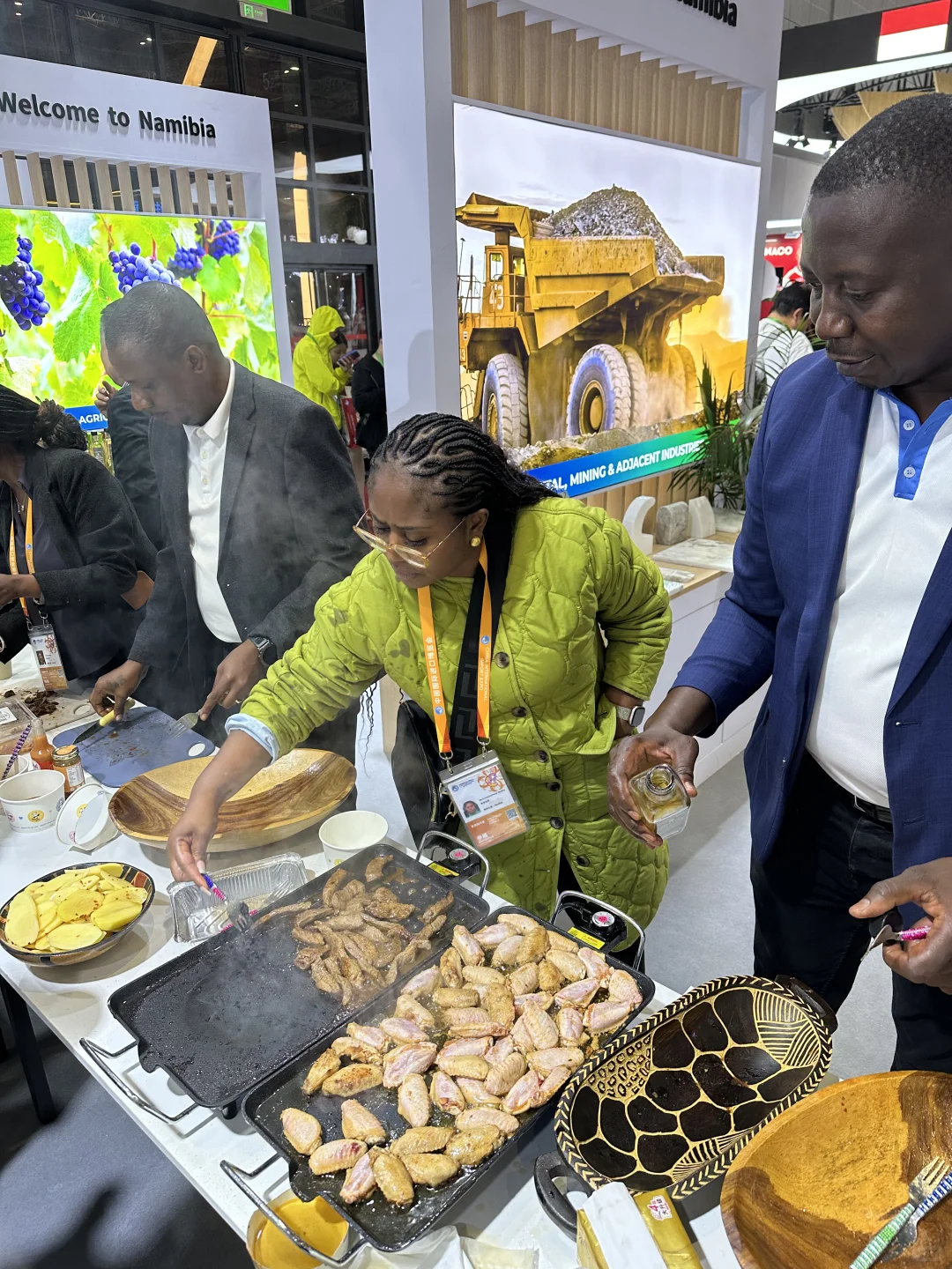 ?乒乓姐妹得知我去进博会 给我下了brief