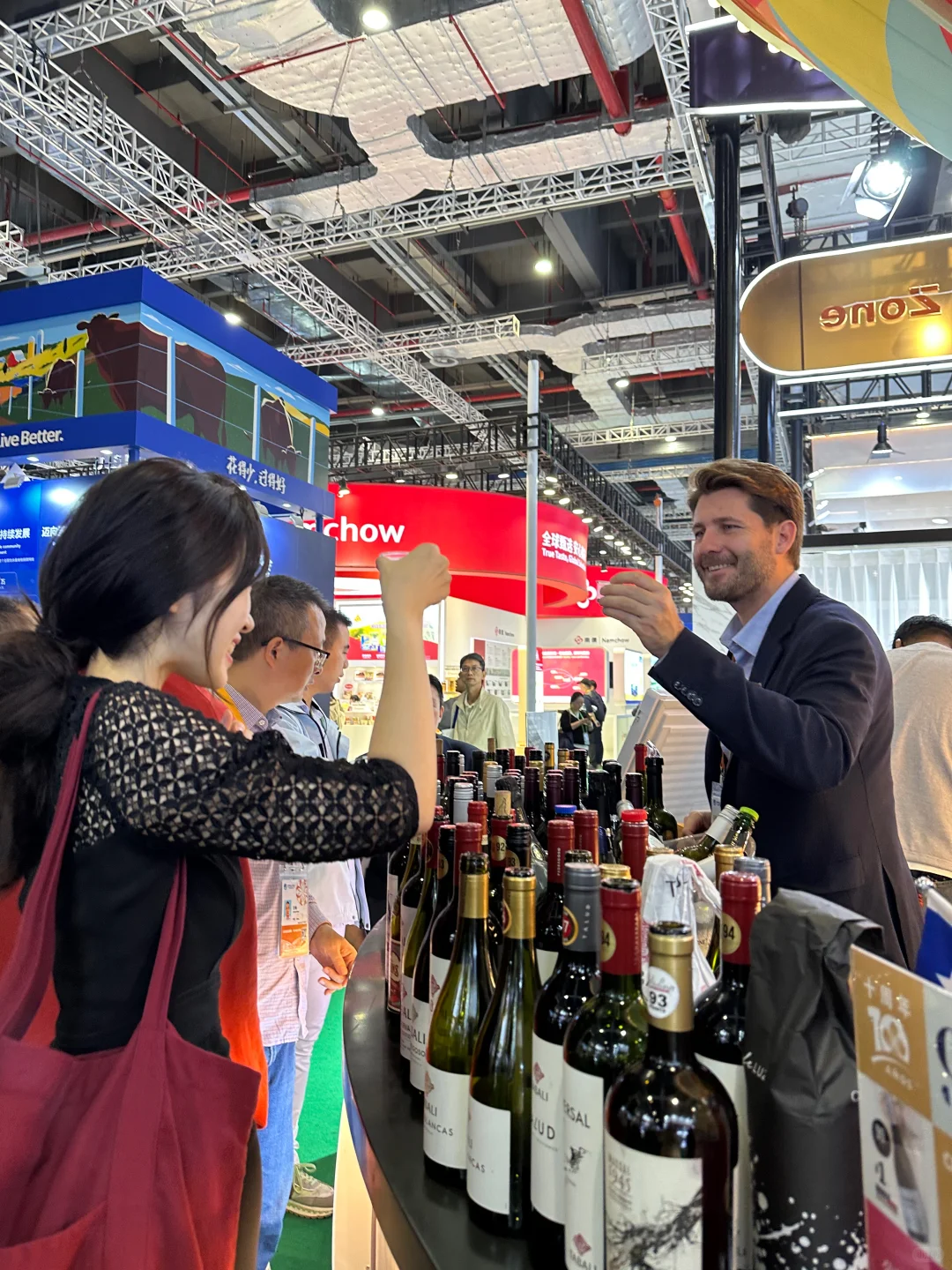 ?乒乓姐妹得知我去进博会 给我下了brief