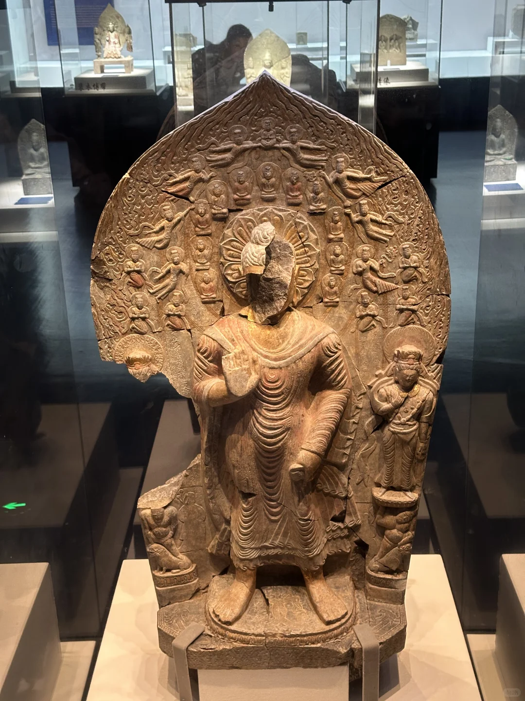 残缺的手臂 依旧可以温暖你的心房