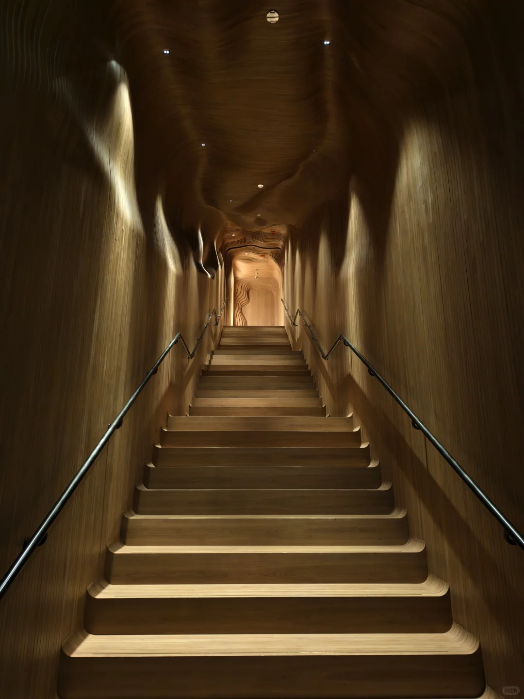 香港神级博物馆❗无玻璃还能上手撸文物?