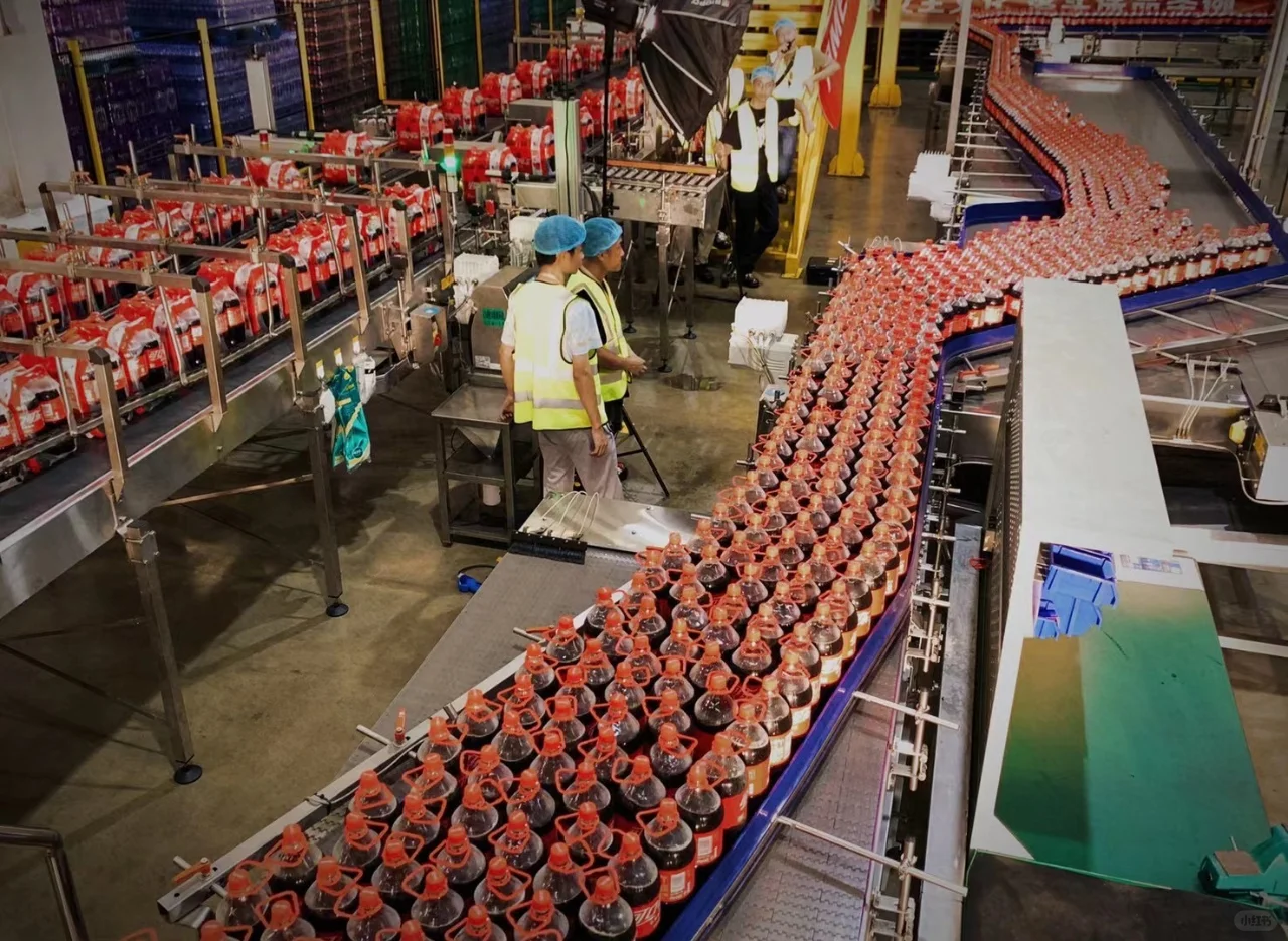 是谁喝上了新鲜出炉的可乐呀?