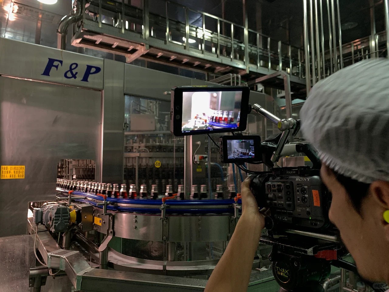 是谁喝上了新鲜出炉的可乐呀?