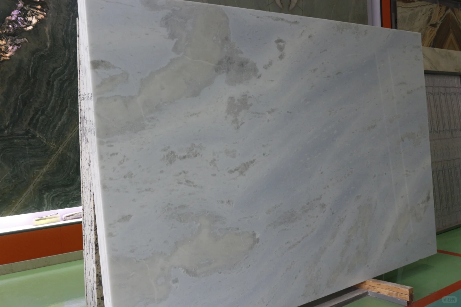 挖到宝? 这家石材店把自然搬进了展厅