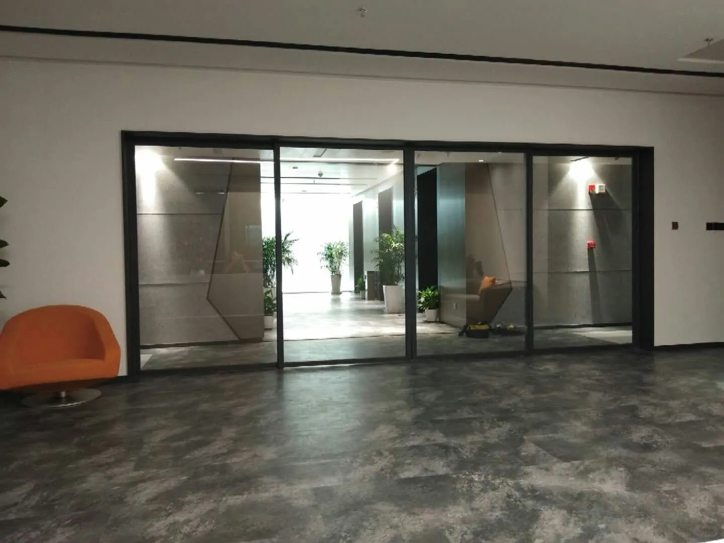 海珠区自动感应玻璃门停电报价