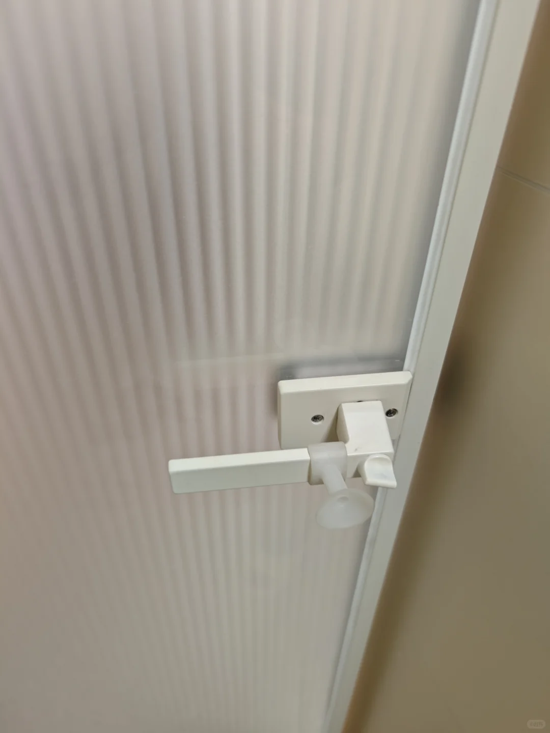 看我6百装的磨砂白玻璃门