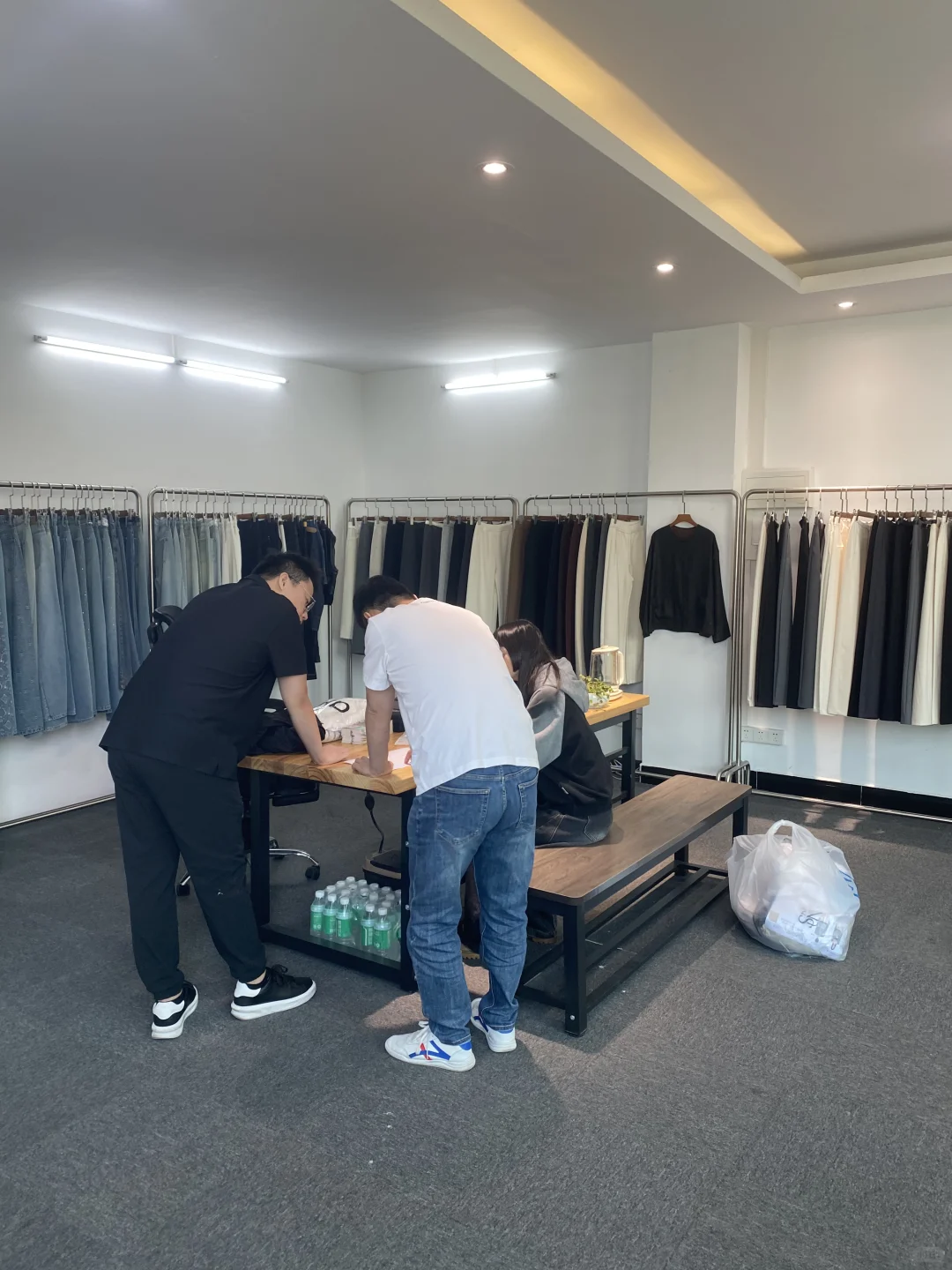 专注一二线品质的广州服装加工厂