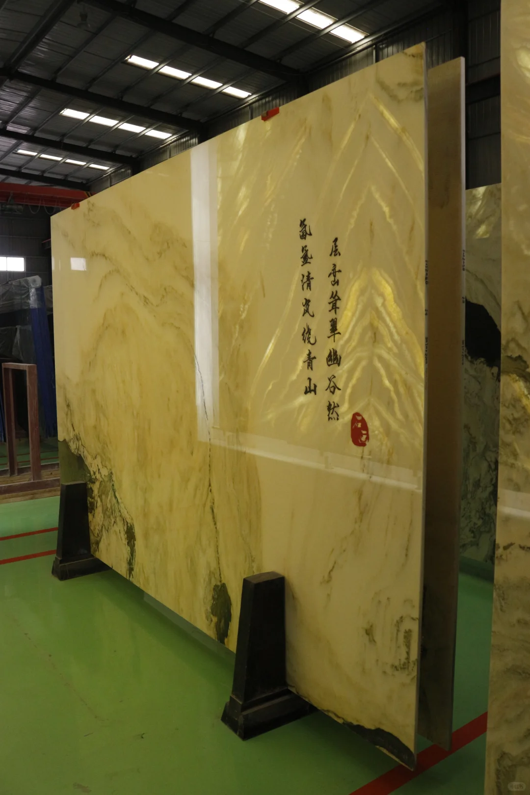 挖到宝? 这家石材店把自然搬进了展厅