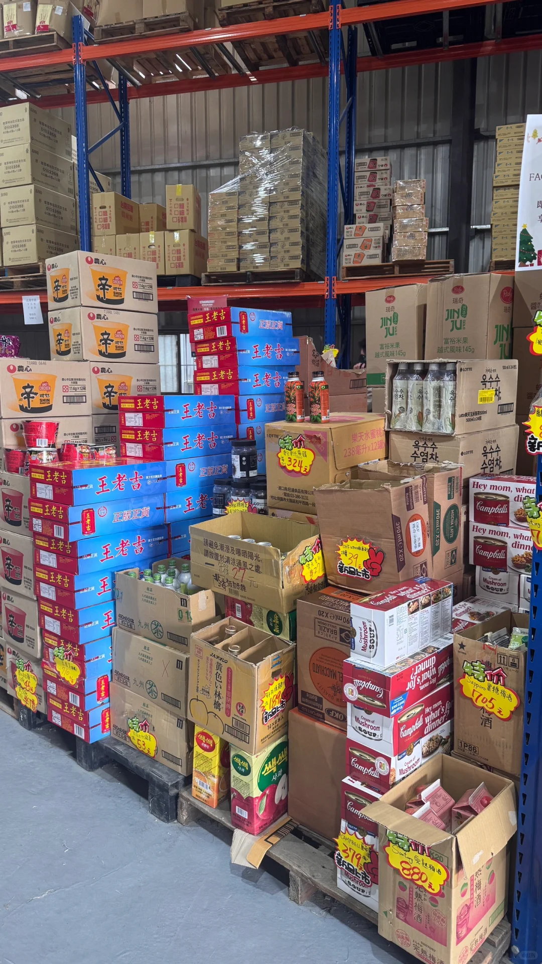 桃園 ⦚ 擼貓買零食? 一堆泡麵飲料隨便挑！