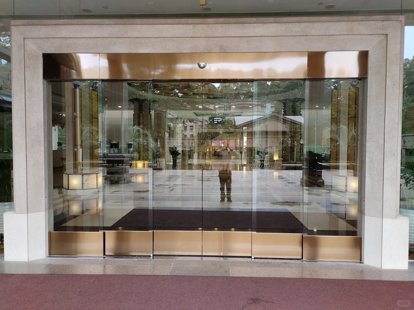 越秀区电动玻璃门设备批发价格