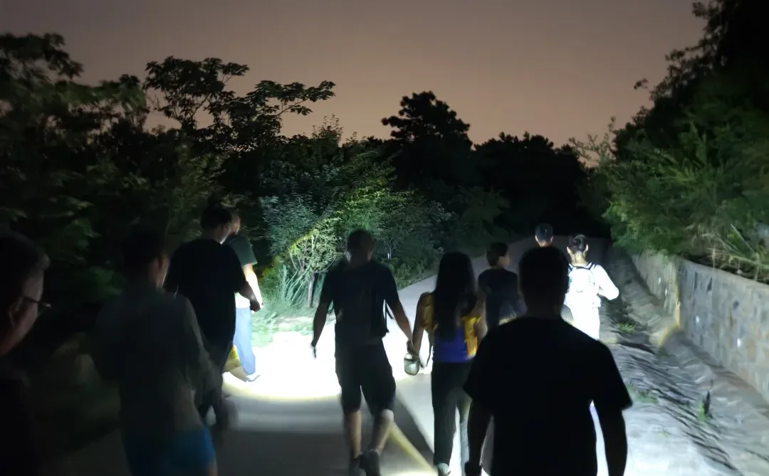 又见鬼笑石：爬山需要随时补充蛋白质