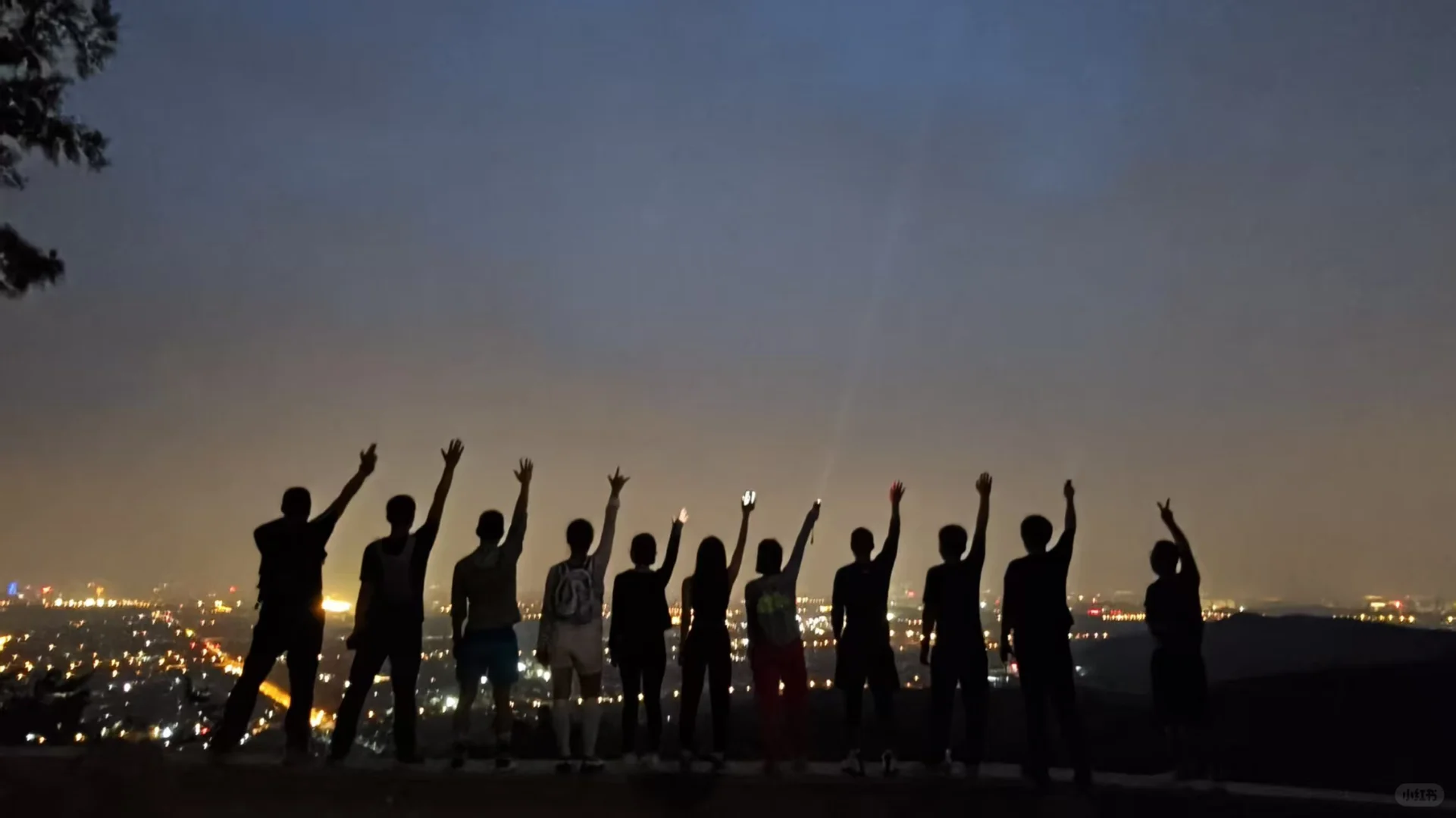 又见鬼笑石：爬山需要随时补充蛋白质