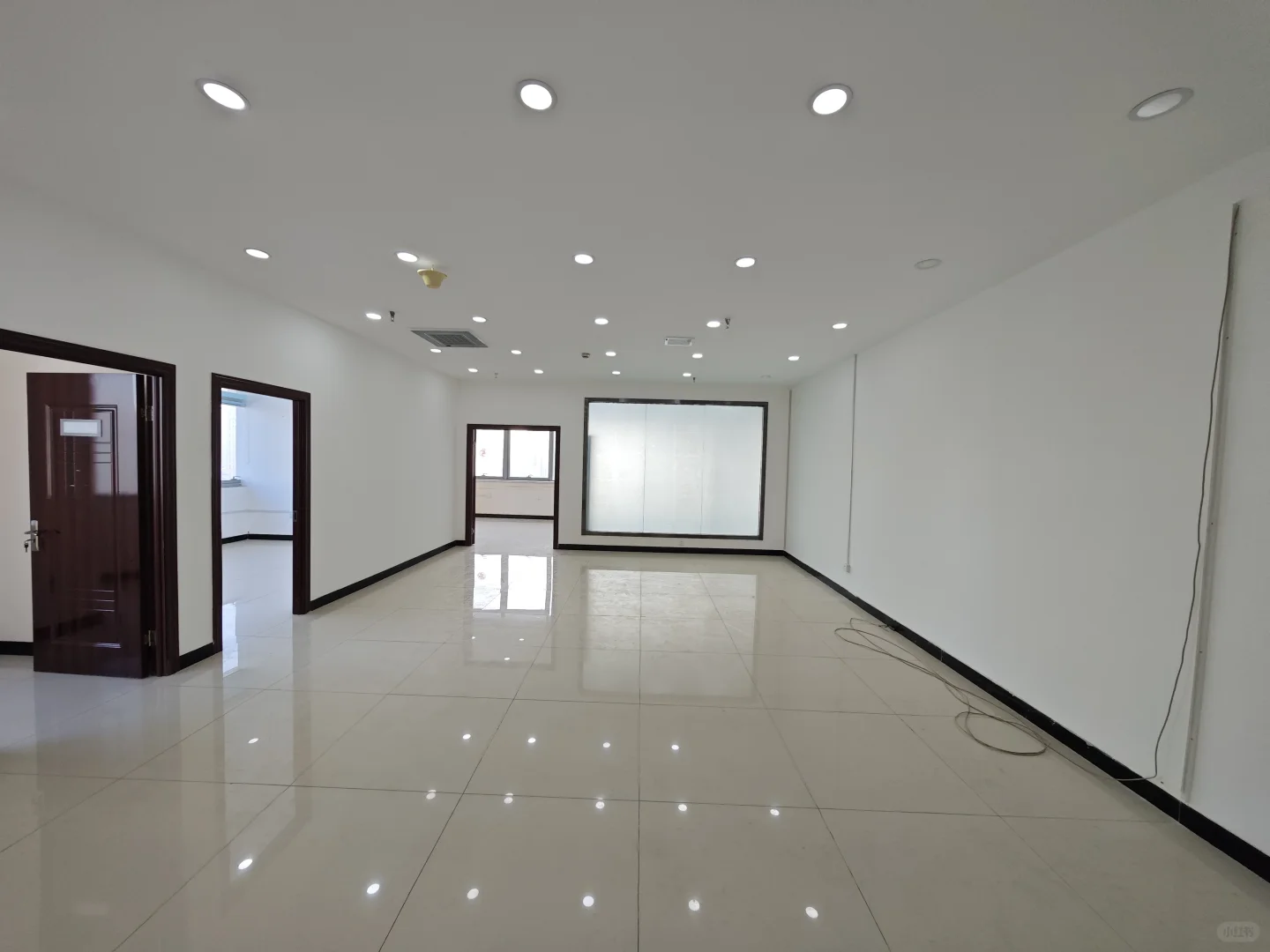 这便宜吗?1.6租了这套水区会展中心写字间