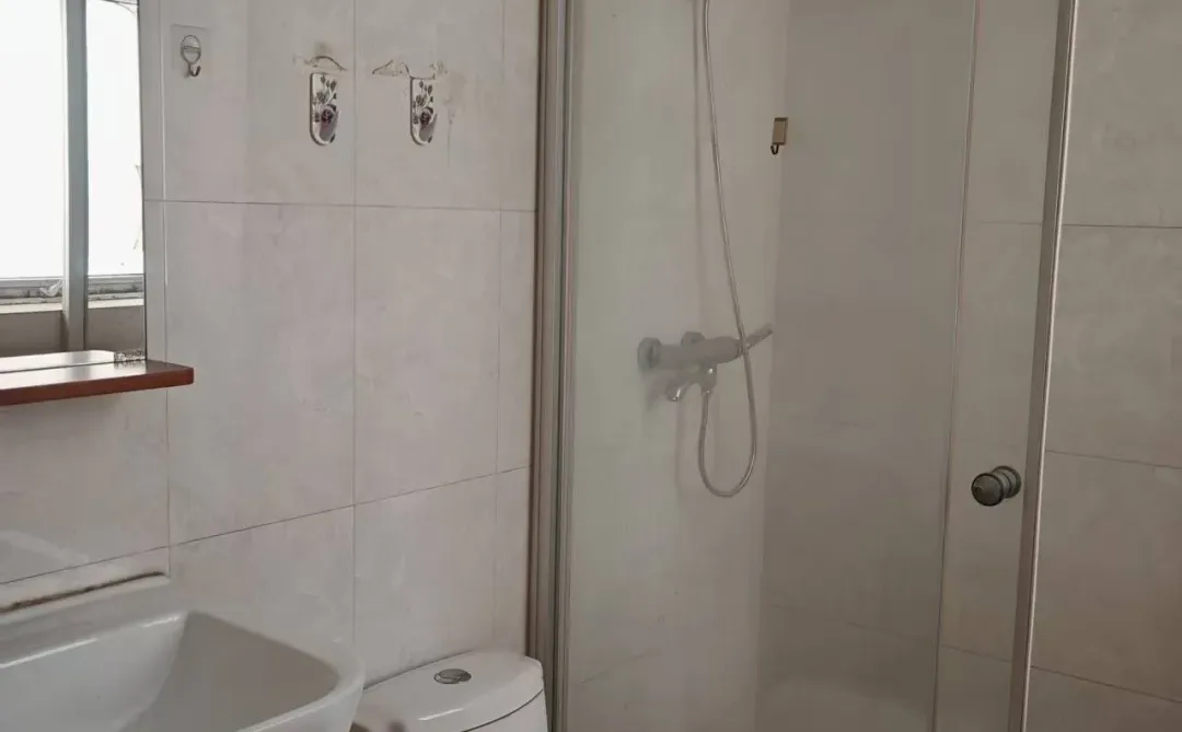 观山湖区会展城附近找合租室友