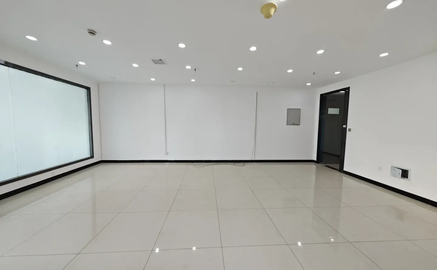 这便宜吗?1.6租了这套水区会展中心写字间