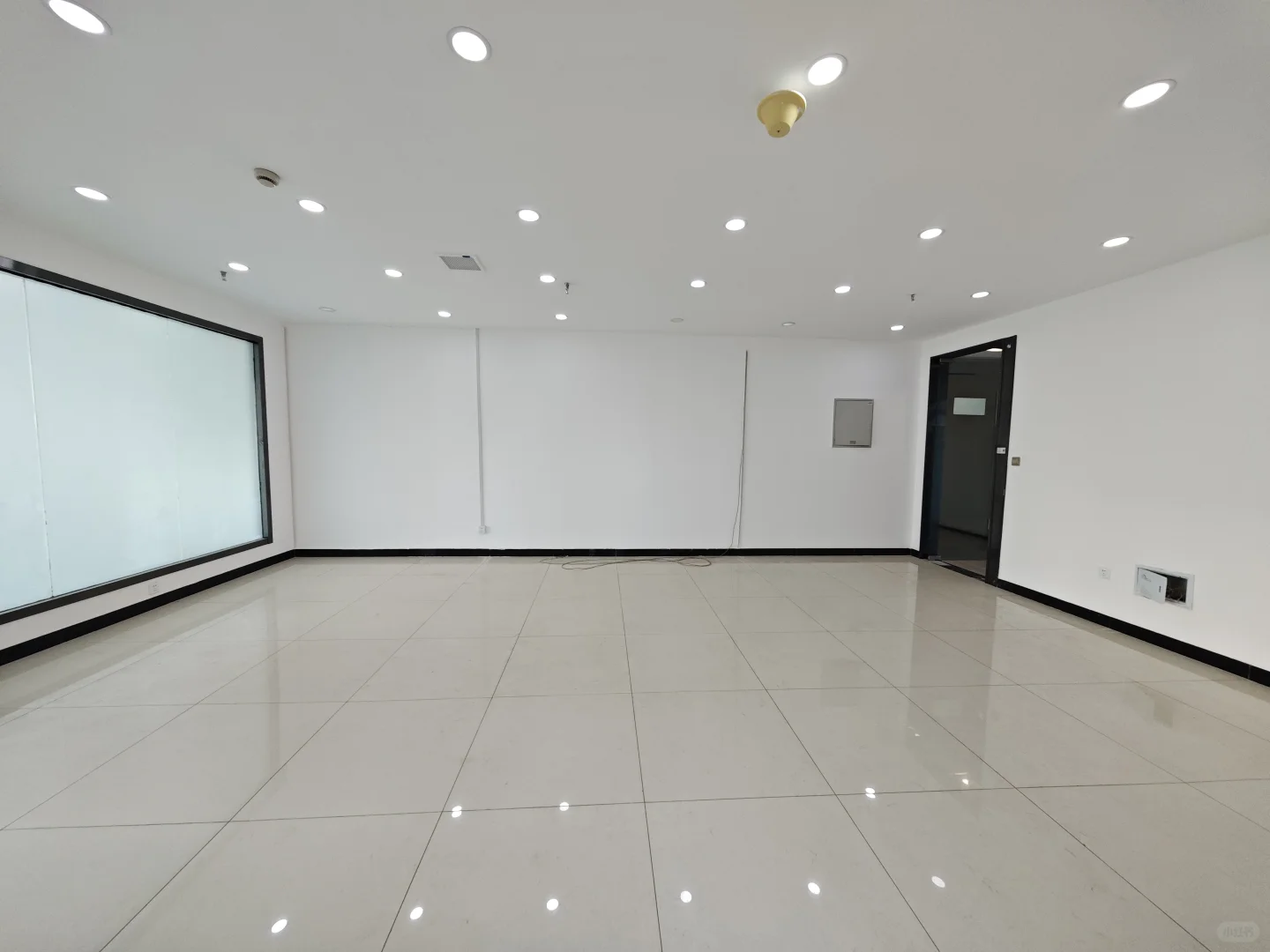 这便宜吗?1.6租了这套水区会展中心写字间