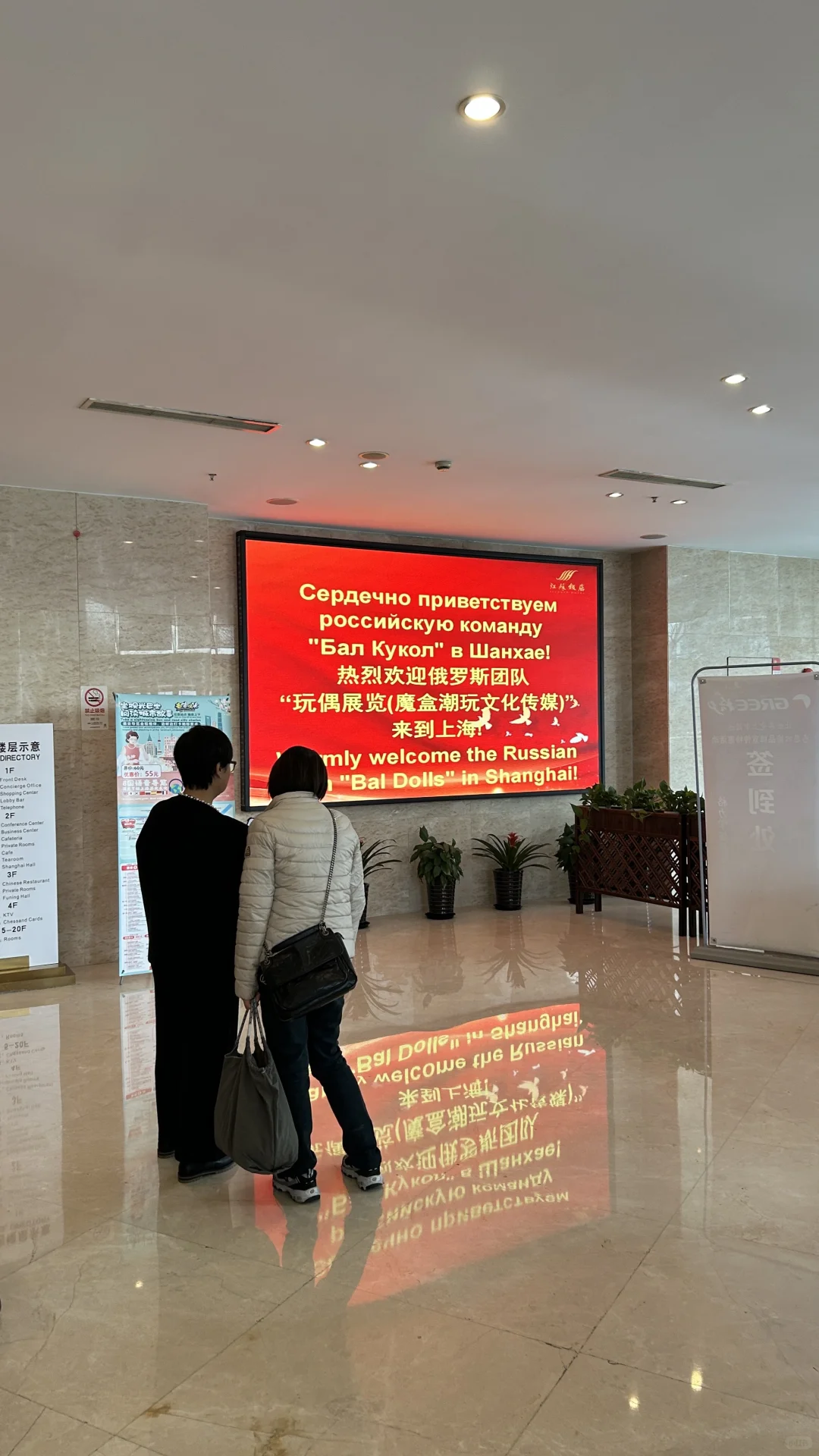 我们明天在展览会上恭候各位光临。B01展台