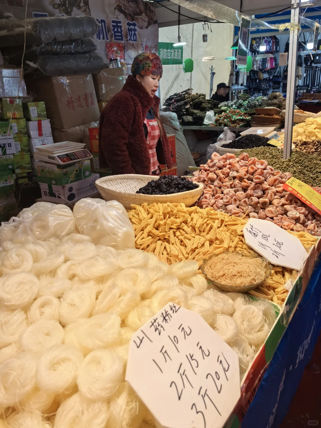 咸阳体育场各地特产交易会