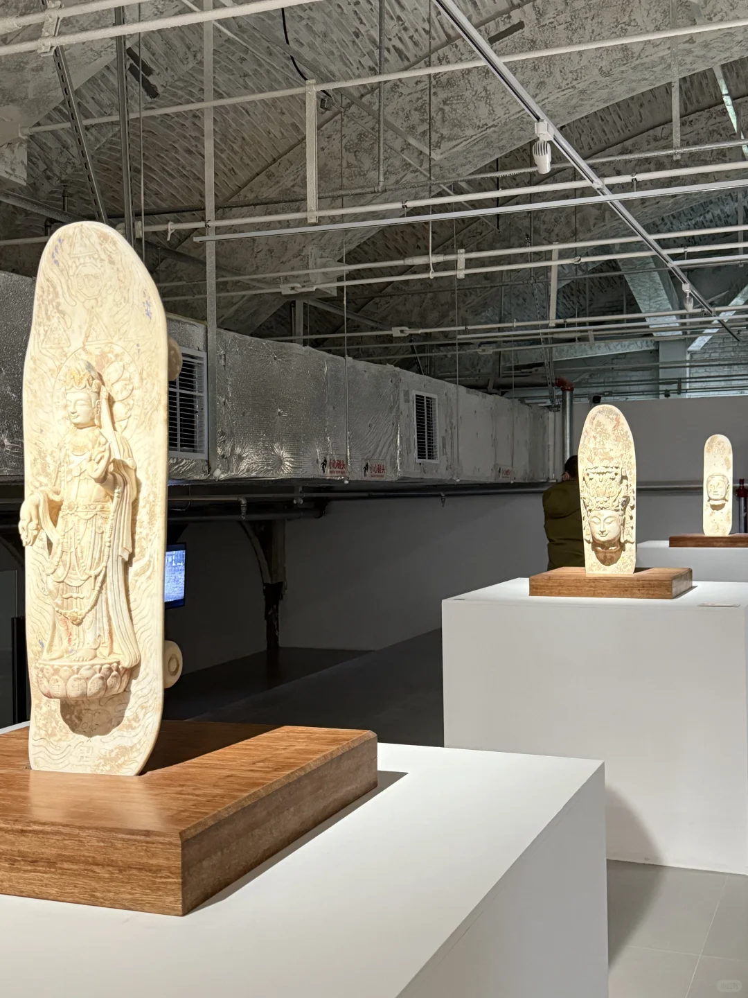 石家庄工业风场馆惊现《七只不抓老鼠的猫》?