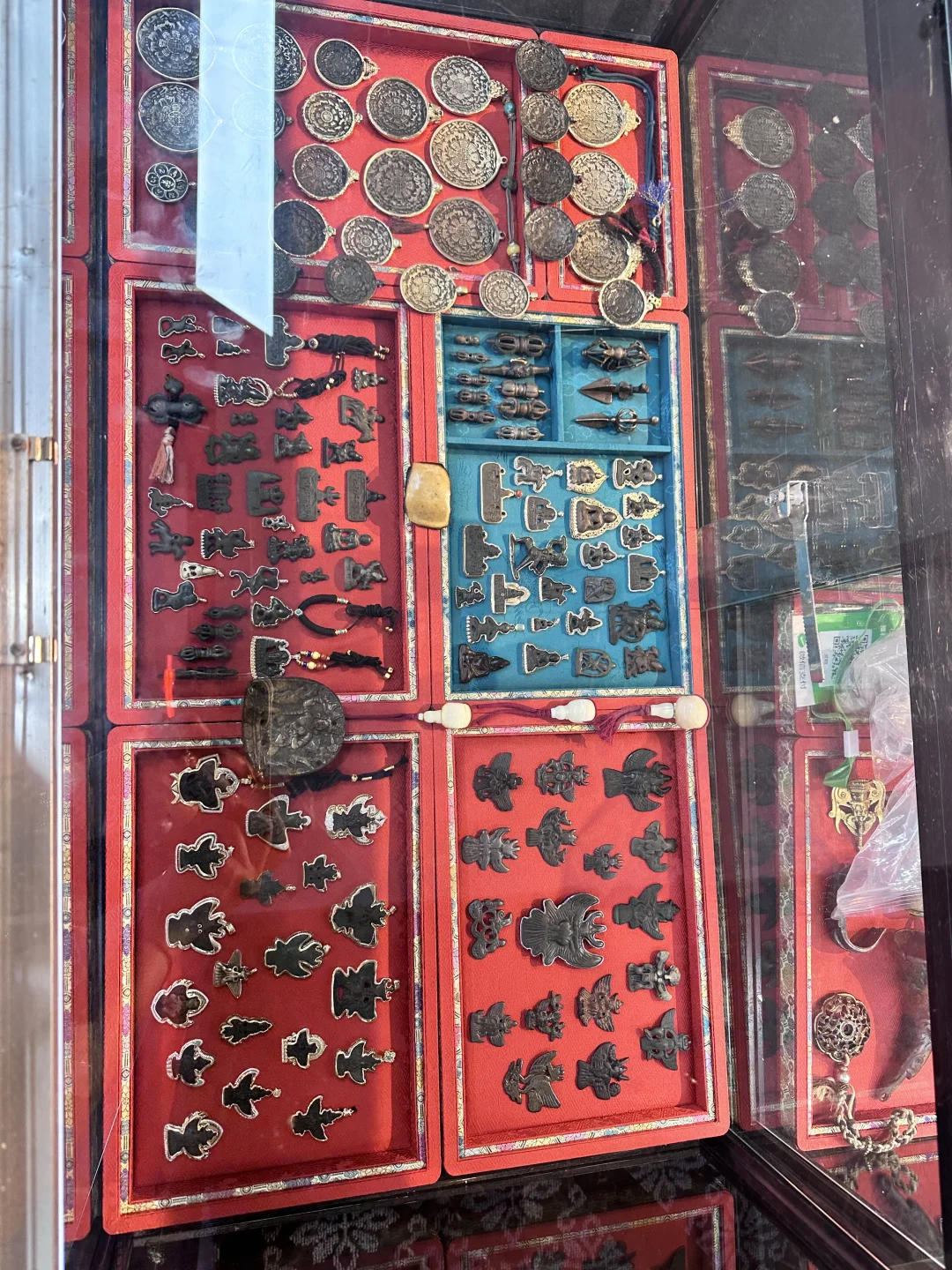 来了！来了！现场人潮涌动！